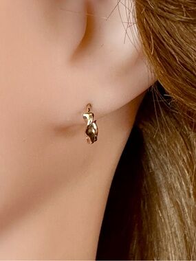 Gold Wavy Hoop Earrings – Small Modern Swirl Hoops NWT